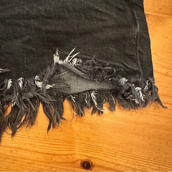 Pacsun The Frayed Mid Rise Black Denim shorts size 6 - Picture 5 of 5